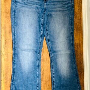 Women's AE Kick Boot Jeans NWT